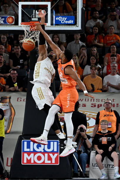 霸主地位 霸主地位