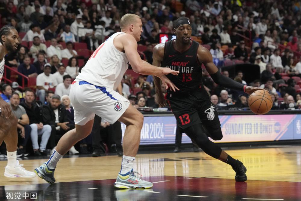 赛中举横幅 赛中举横幅