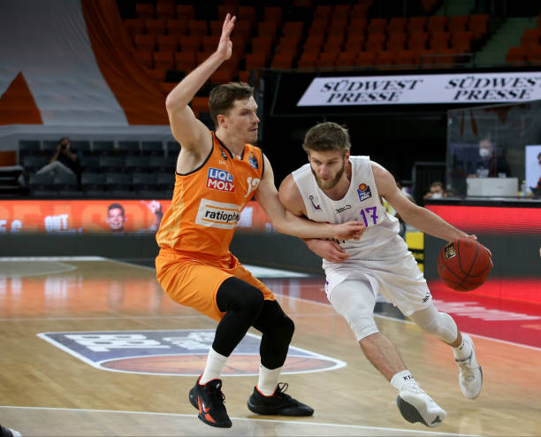 如果他在适 如果他在适